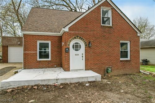 414 10th St, Struthers, OH, 44471-1049 | Card Image