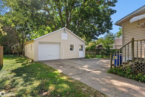 433 E Van Buren St, Washington, IA, 52353-1549 | Card Image