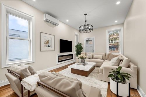 639 Watkins Street, New York, NY, 11212 | Card Image