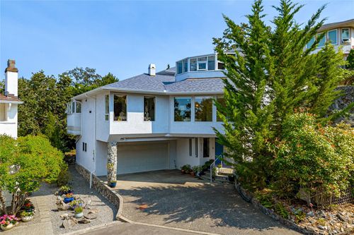 3713 Pointer Pl, Saanich, BC, V8P5S3 | Card Image