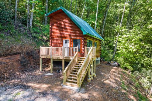 983 Stans Rd, Gatlinburg, TN, 37738-3909 | Card Image