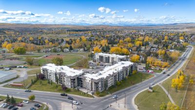 2408 - 625 Glenbow Dr, Condo with 3 bedrooms, 2 bathrooms and 1 parking in Cochrane AB | Image 1