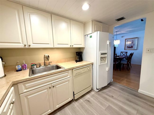 Kitchen | Image 10