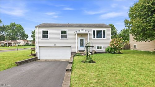 378 Dehoff Dr, Youngstown, OH, 44515-3915 | Card Image
