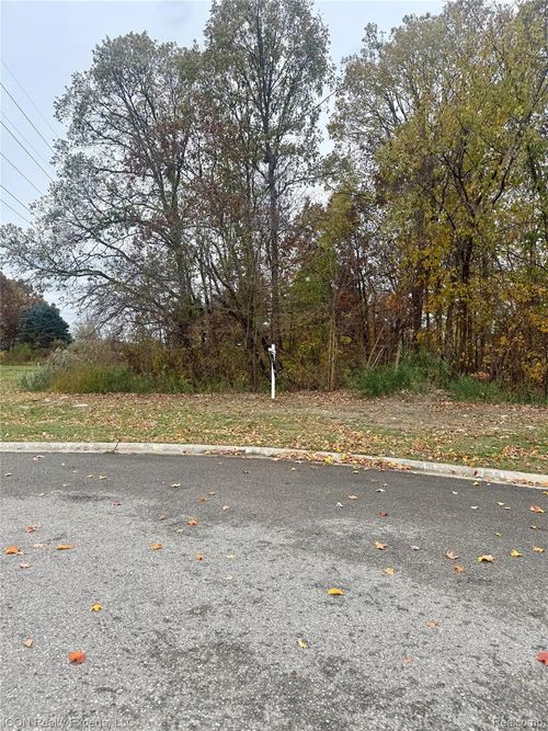 10380 Excalibur Dr, Shelby Twp, MI, 48315-7101 | Card Image