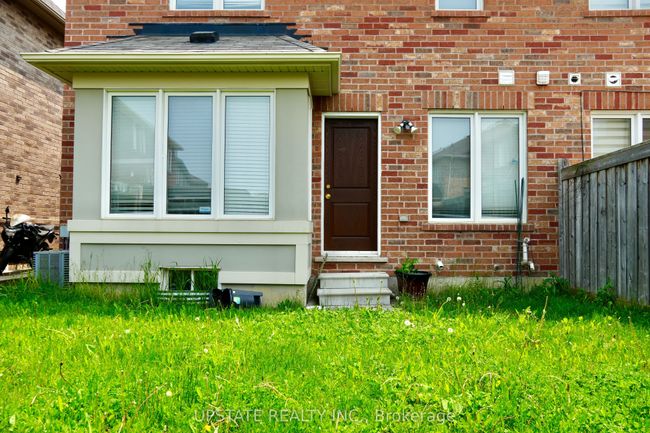 UPPER - 18 Caliper Rd, House attached with 4 bedrooms, 3 bathrooms and 2 parking in Brampton ON | Image 32