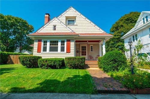 17 Marden St, Cranston, RI, 02910-2213 | Card Image
