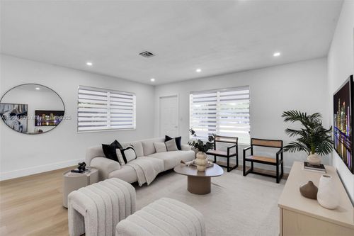 515 Nw 30th Ter, Fort Lauderdale, FL, 33311-7641 | Card Image