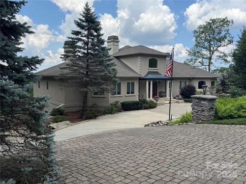 121 Berry Creek Dr, Flat Rock, NC, 28731-8531 | Card Image