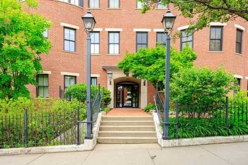 204c-40 College Street, Burlington, VT, 05401 | Card Image