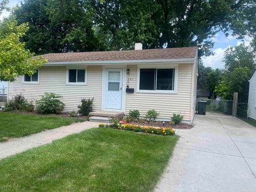 235 Ewell St, Romeo, MI, 48065-4733 | Card Image