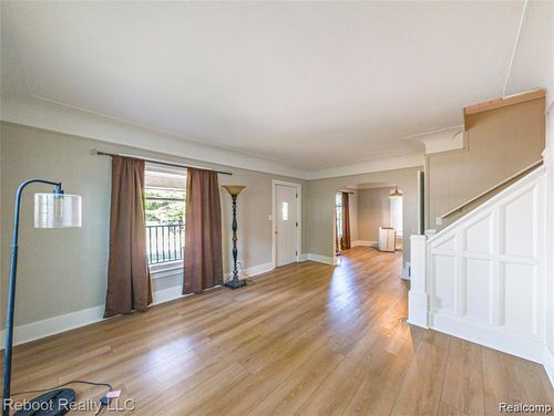 306 Whittemore St, Pontiac, MI, 48342-3166 | Card Image