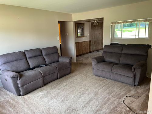 32136 Lyndon St, Livonia, MI, 48154-4253 | Card Image