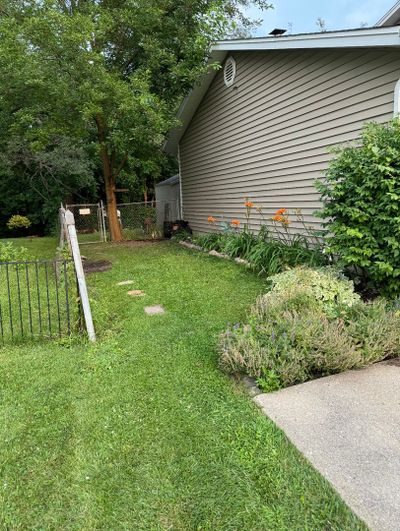 LEFT SIDE YARD | Image 3