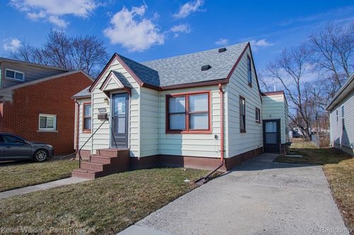 8493 Jewett Ave, Warren, MI, 48089-1764 | Card Image