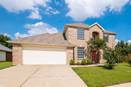 5240 Lake Grove Dr, Grand Prairie, TX, 75052-2710 | Card Image