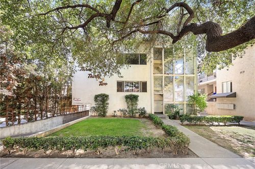 332 Riverdale Dr, Glendale, CA, 91204-4621 | Card Image