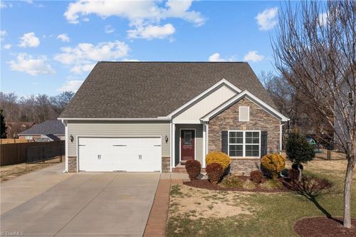 601 Grandview Dr, Graham, NC, 27253-4466 | Card Image