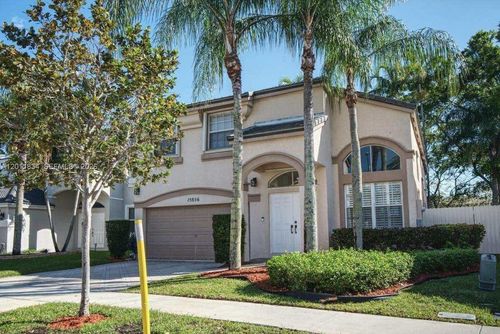 15856-15856 Nw 12th Ct, Pembroke Pines, FL, 33028-1622 | Card Image