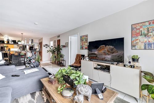 apt-202-7830 Dickens Ave, Miami Beach, FL, 33141-2037 | Card Image