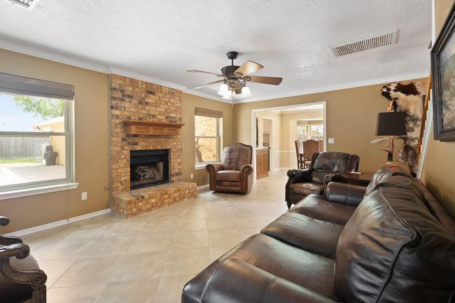2101 Rocky Creek Ln, House other with 3 bedrooms, 3 bathrooms and 2 parking in Pearland TX | Image 7