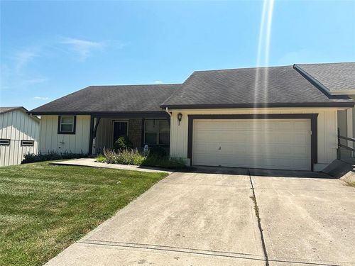 8211 E 190th St, Belton, MO, 64012-8318 | Card Image