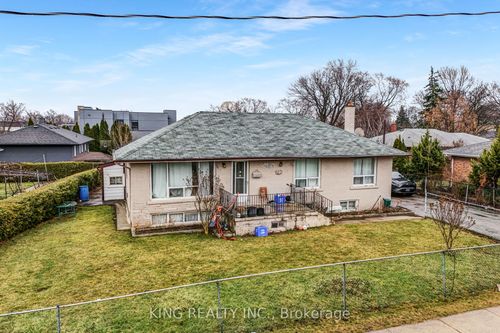484 Pinegrove Rd, Oakville, ON, L6K2C3 | Card Image