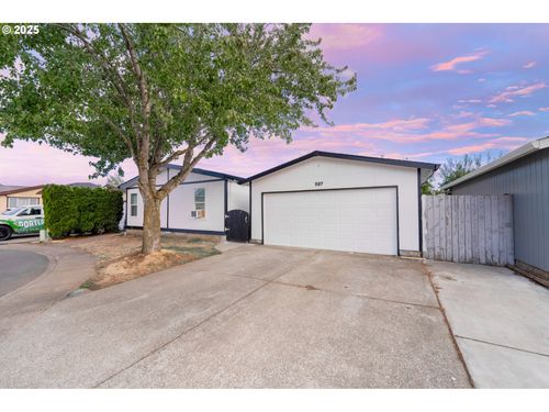 597 Barley St, Woodburn, OR, 97071-5524 | Card Image