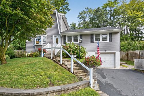 32 Cliftwood Dr, Huntington, NY, 11743-2103 | Card Image