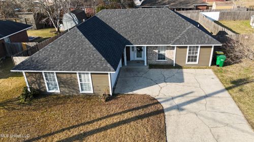 6636 Oakbrook Dr, Ocean Springs, MS, 39564-7913 | Card Image