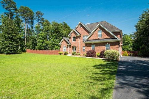 4176 Gumtree Rd, Winston Salem, NC, 27107-8768 | Card Image