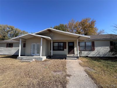 1001 S Broadway Street, House other with 3 bedrooms, 1 bathrooms and null parking in Skiatook OK | Image 1