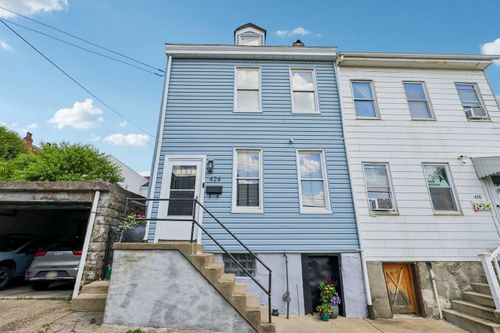 424 Orwell Way, Bloomfield, PA, 15224-1818 | Card Image