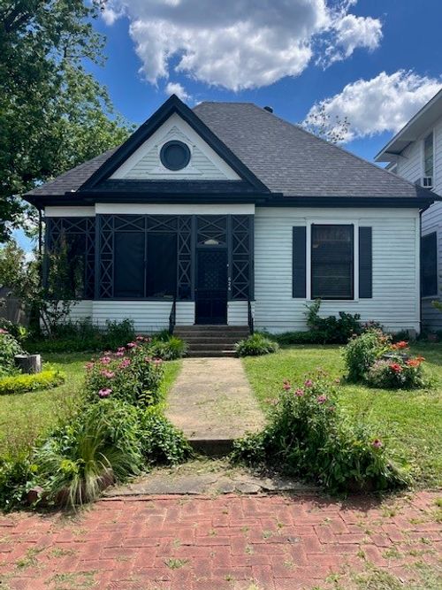 626 W Chestnut St, Denison, TX, 75020-3206 | Card Image