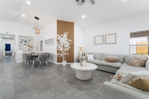3312 Pond Run Cir, Las Vegas, NV, 89117-0717 | Card Image