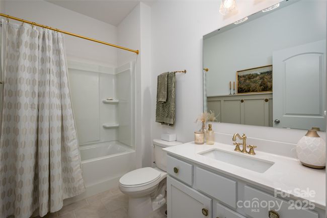 Secondary Bathroom | Image 15