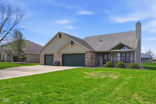 8749 Carriage Ln, Pendleton, IN, 46064-9339 | Card Image