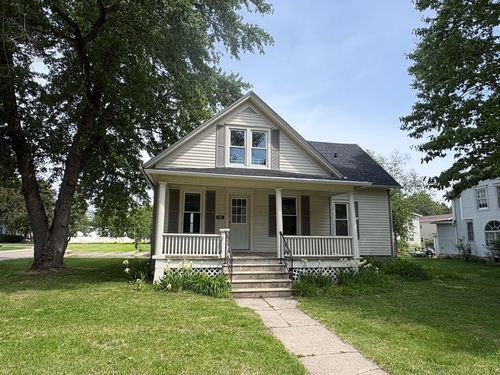 302 Oak St, Earlville, IL, 60518-8122 | Card Image