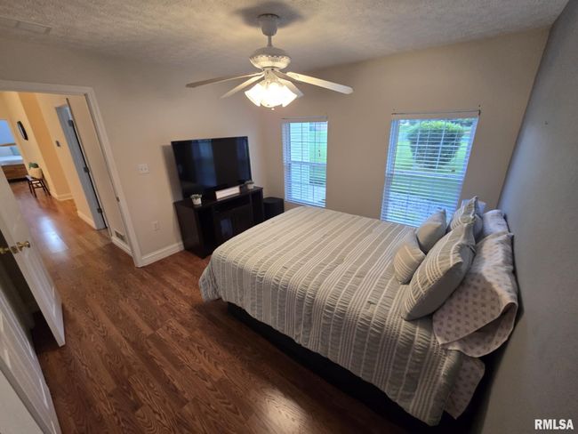14327 Mcraven Ln, House other with 4 bedrooms, 4 bathrooms and null parking in Mount Vernon IL | Image 34