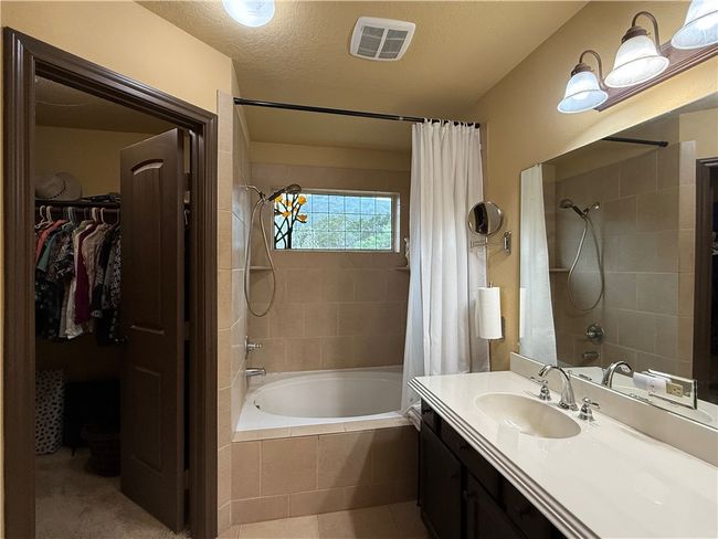 28799 N Us Highway 83, House other with 4 bedrooms, 3 bathrooms and null parking in Concan TX | Image 17