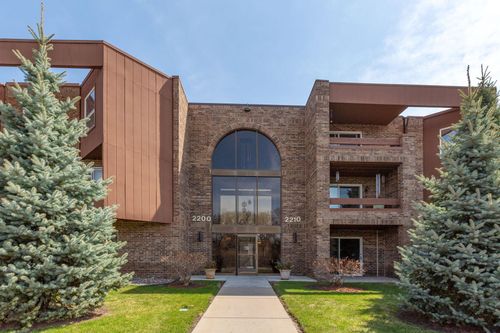 209-2210 Midland Grove Rd, Roseville, MN, 55113-3891 | Card Image