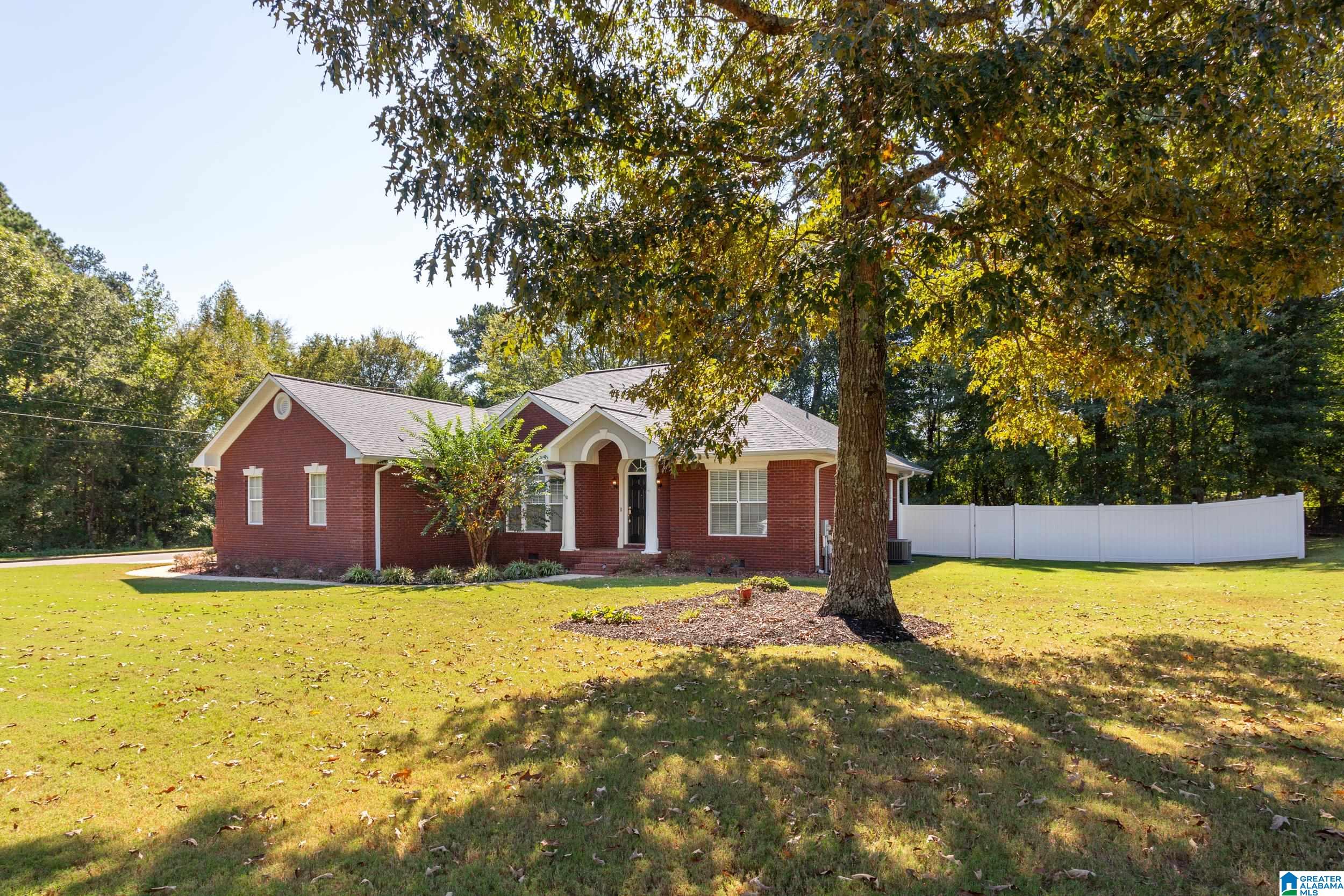 Lillian Ln, Anniston, AL 36207