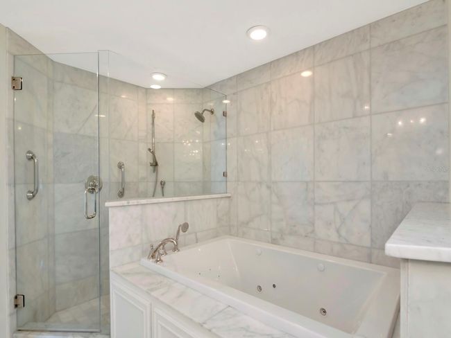 Primary Bathroom | Image 19