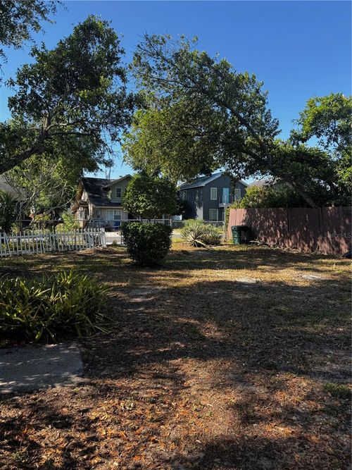 229 Avenue B Ne, WINTER HAVEN, FL, 33881-4532 | Card Image
