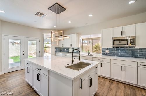 290 Francisco St, Henderson, NV, 89014-6025 | Card Image