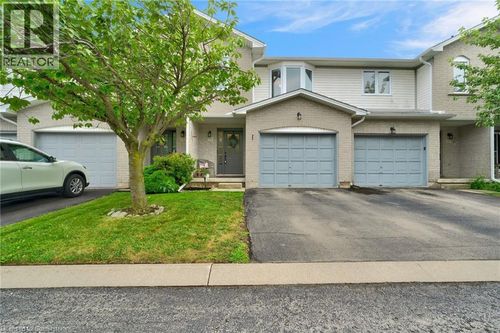28-800 Paramount Dr, Stoney Creek, ON, L8J3V7 | Card Image