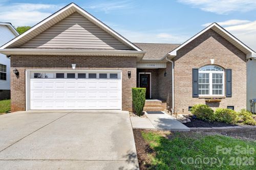 1590 Mayfair Dr, Conover, NC, 28613-9282 | Card Image