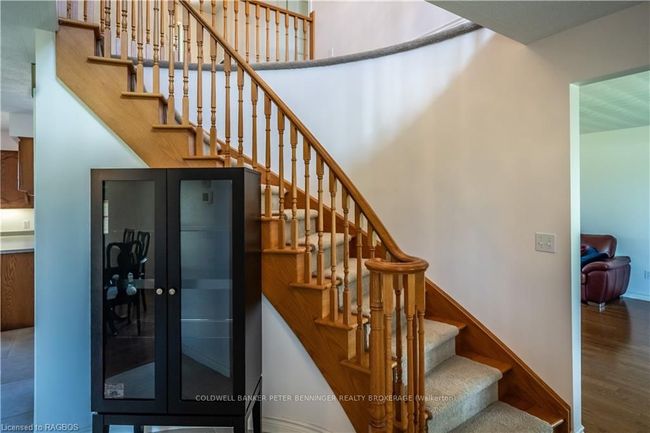 open staircase | Image 10