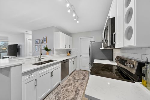 213-7139 18th Ave, Burnaby, BC, V3N4Z3 | Card Image