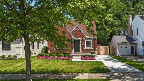 1450 Hampton Road, Grosse Pointe Woods, MI, 48236 | Card Image